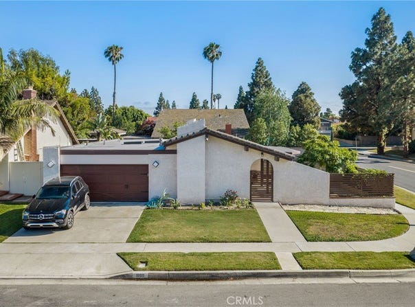 1099 Salinas, Costa Mesa, CA 92626