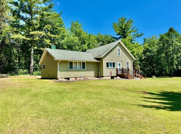 880 HWY 17, Eagle River, WI 54521