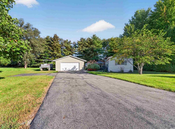 24 Ems D21c Lane, Syracuse, IN 46567