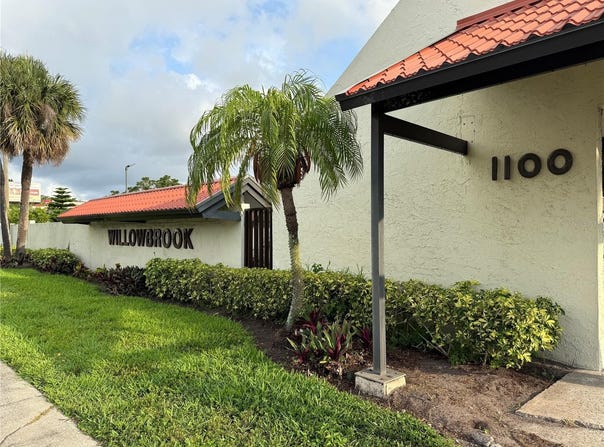 1100 E BAY Drive, LARGO, FL 33770