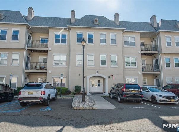 324 Brittany Drive, Wayne, NJ 07470