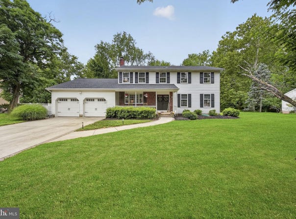 11 RIVERVIEW Drive, EWING, NJ 08628