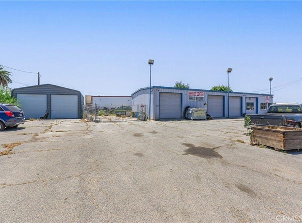 1450 W Main, Merced, CA 95340