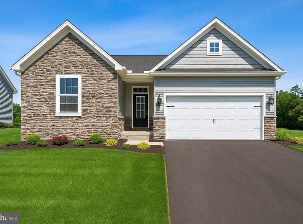 11 NUTHATCH DR., GETTYSBURG, PA 17325