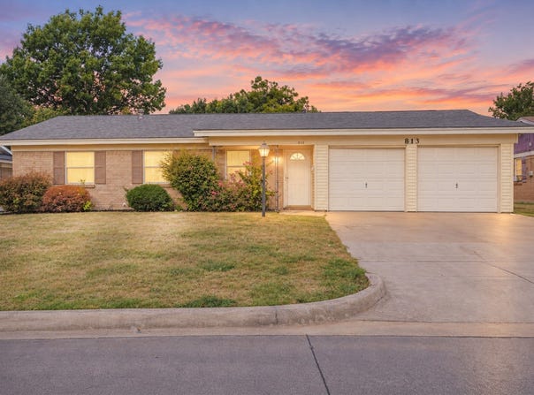 813 Jerry Lane, Bedford, TX 76022