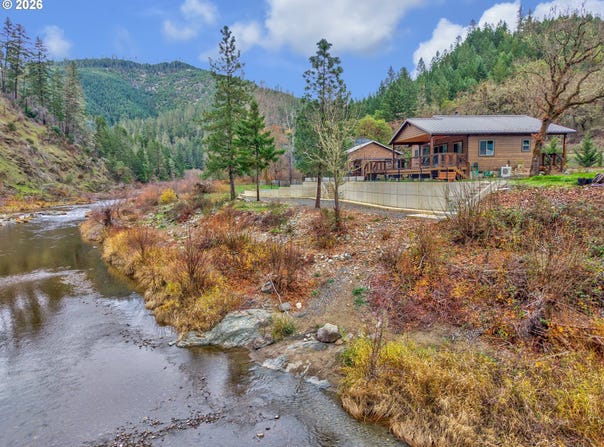 4696 COW CREEK Rd, Riddle, OR 97469