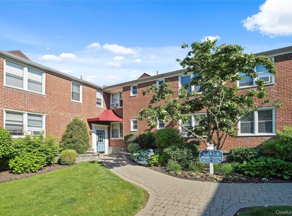 6 Bryant Crescent, White Plains, NY 10605