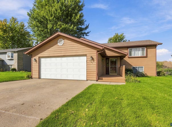 627 N Solar Dr, Sioux Falls, SD 57103-6665