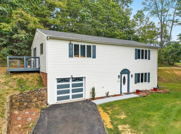 102 Keswick Farm Rd, Troutville, VA 24175