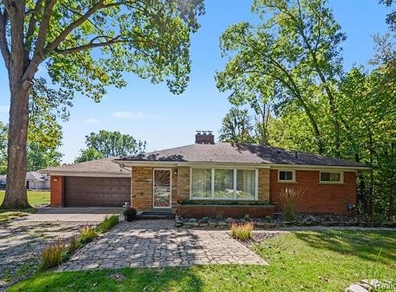 21695 Rougewood Drive, Southfield, MI 48033