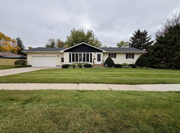 820 Madison Blvd SE, Huron, SD 57350