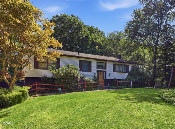 3 Devonshire Lane, Mount Pocono, PA 18344