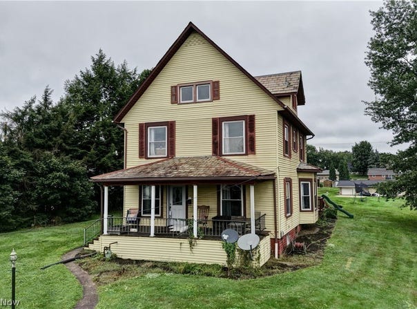 215 Dover Road NE, Sugarcreek, OH 44681