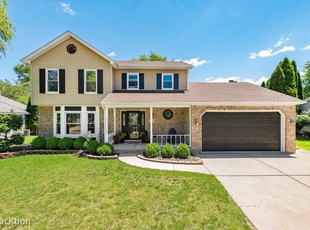 360 Lakeview Drive, Aurora, IL 60506