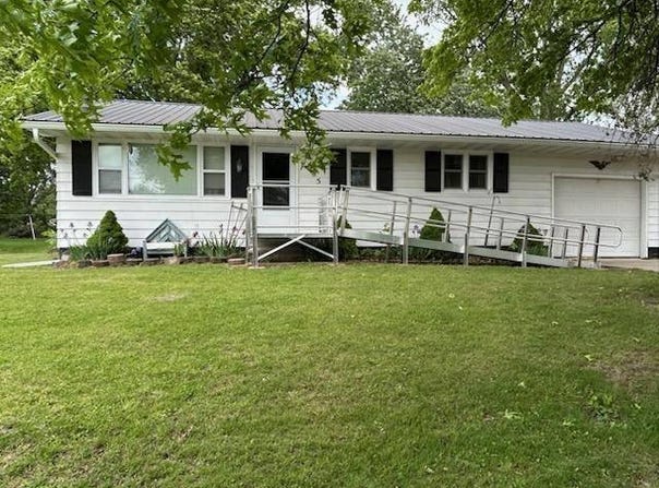 385 E Cedar Street, Kahoka, MO 63445