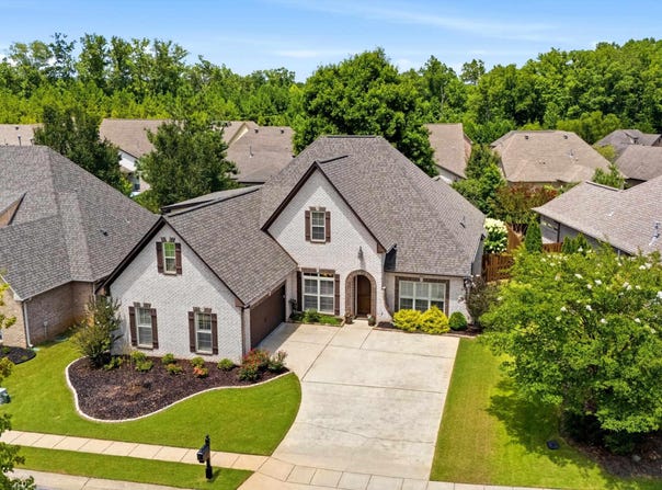 218 KENNISTON DALE, PELHAM, AL 35124