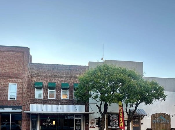 115 S Main St, Galax, VA 24333