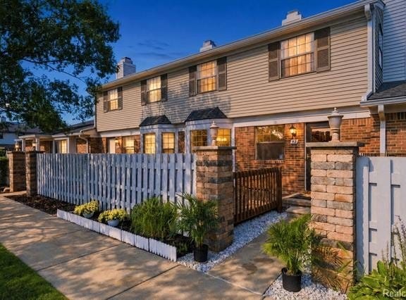 2101 E Vine Way Drive, Canton Twp, MI 48188