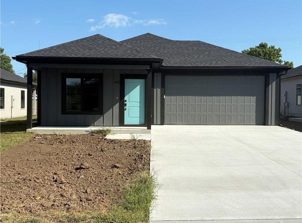 402 E Washington Street, Harrisonville, MO 64701