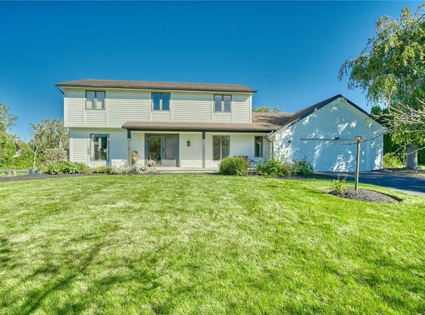 11 Pine Brook Circle, Penfield, NY 14526