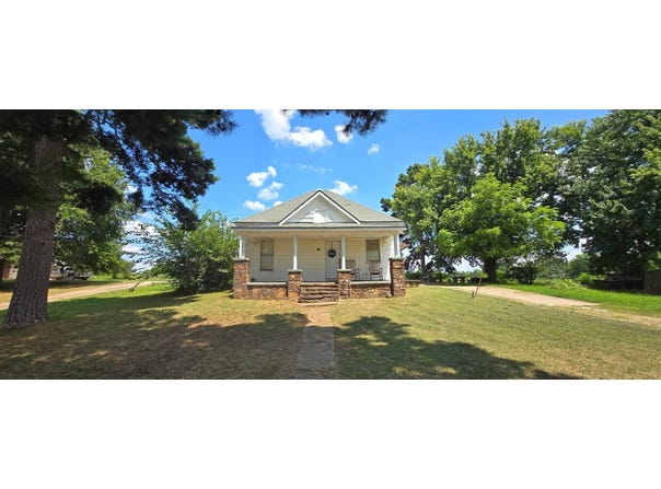 700 S Adams St, Charleston, AR 72933