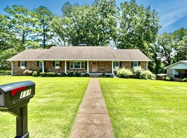 111 Chestnut Ln, Sheffield, AL 35660