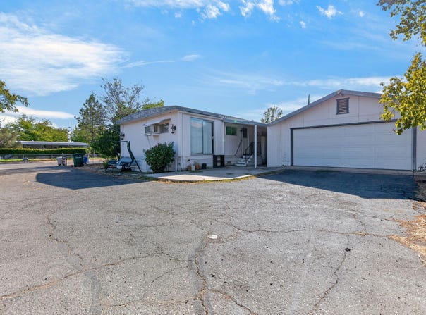 3340 Santa Rosa Way, Redding, CA 96003