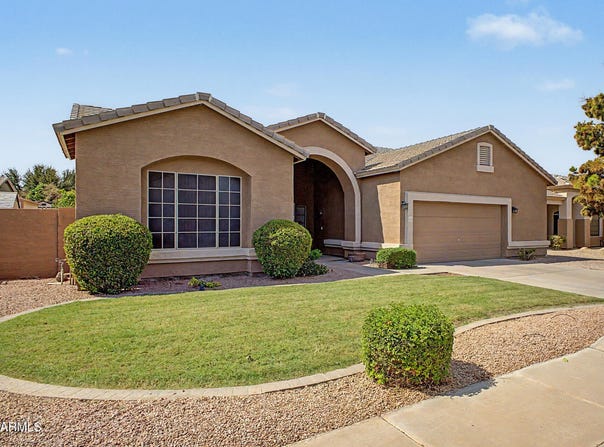 245 E SMOKE TREE Road, Gilbert, AZ 85296