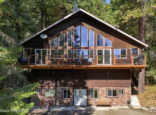 1013 Mountain View Dr, Sandpoint, ID 83864