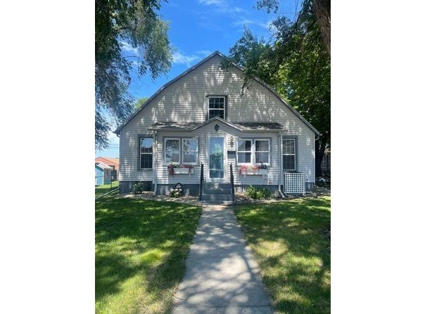 205 E Beebe Ave, Chamberlain, SD 57325