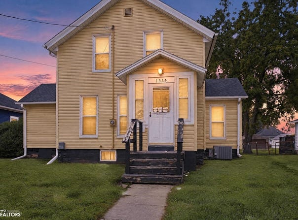 1224 N Madison Avenue, Mason City, IA 50401