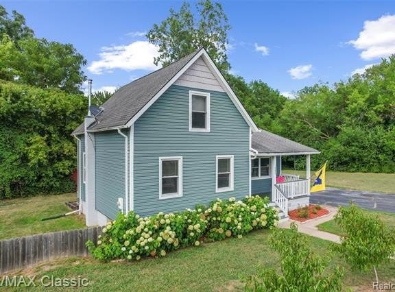505 E Columbia, Belleville, MI 48111