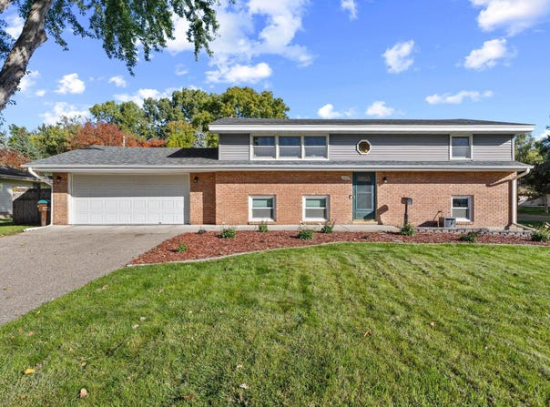 5220 Lowry Terrace, Golden Valley, MN 55422