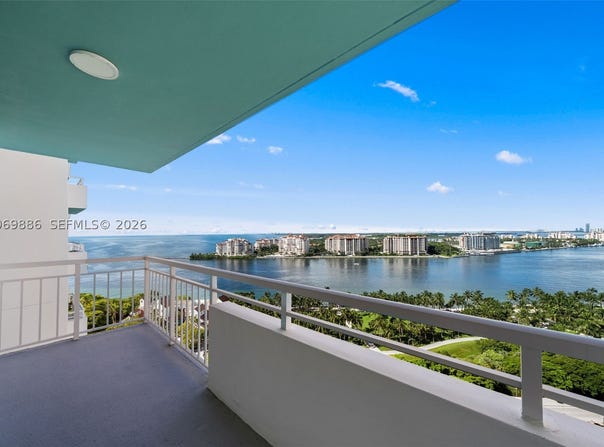 400 S Pointe Dr, Miami Beach, FL 33139
