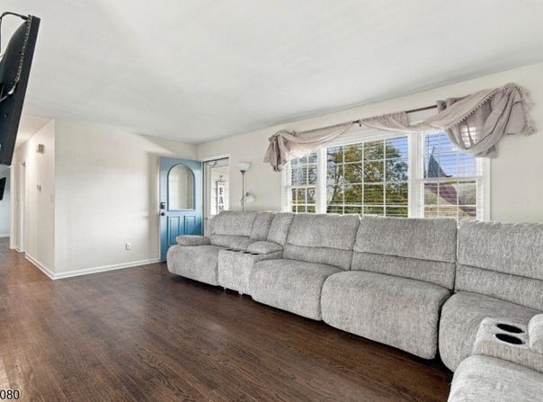23 Elizabeth Ave, Stanhope Boro, NJ 07874-2816