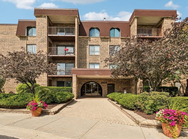 2100 Valencia Drive, Northbrook, IL 60062