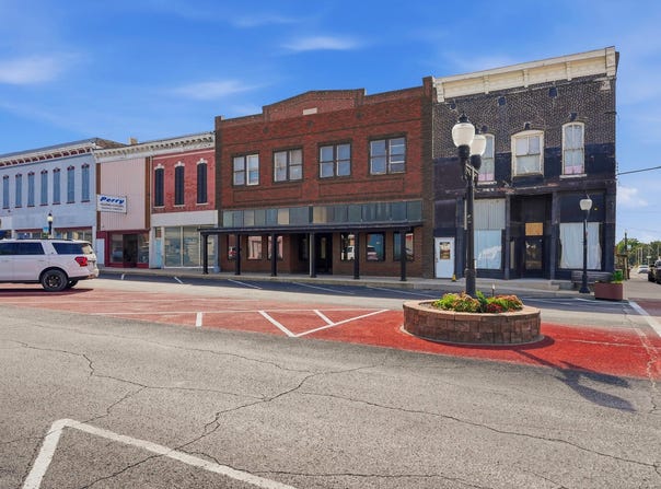 204 S Broadway, Salisbury, MO 65281
