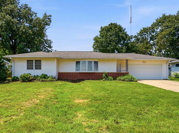 2724 Barton Avenue, Waterloo, IA 50702
