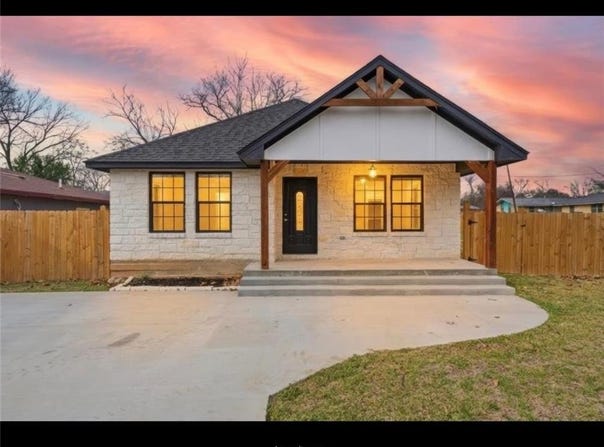 211 Moss Avenue, Hearne, TX 77859