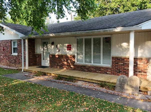 6 Parkhurst Place, Fairfield, IL 62837