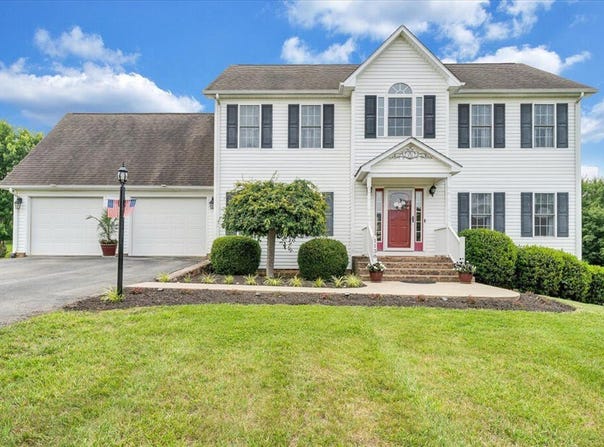 1138 Fallview Dr, Vinton, VA 24179
