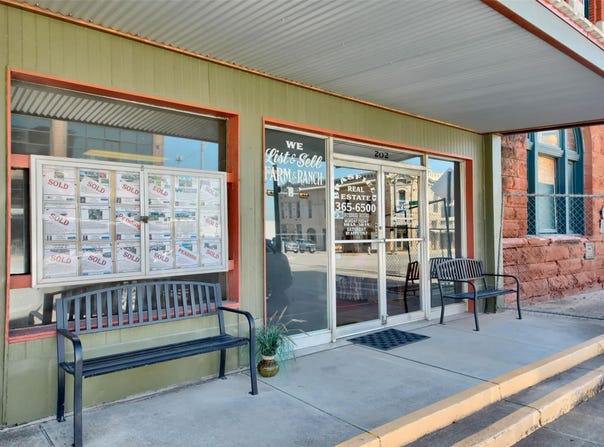 202 N Main St N, Taylor, TX 76574