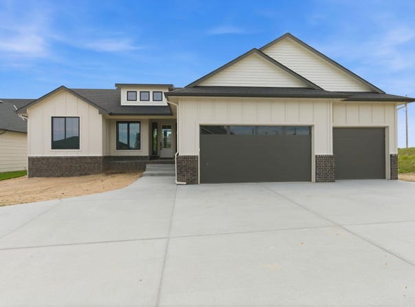 4997 N Emerald, Maize, KS 67101