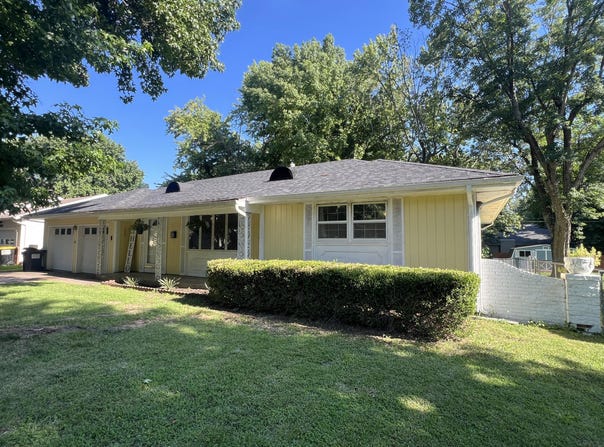 1262 E Downing Street, Springfield, MO 65804