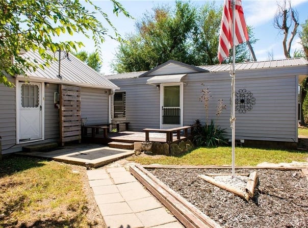1282 1830th Street, Iola, KS 66749