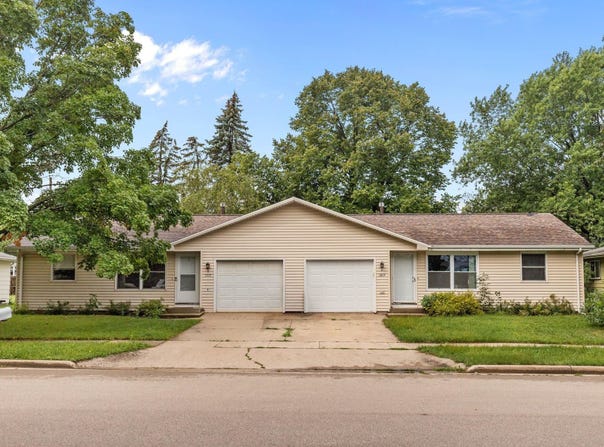 1217 MEADOW Lane, NEENAH, WI 54956