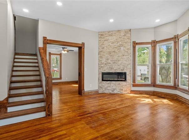 210 Winner Avenue, Gower, MO 64454