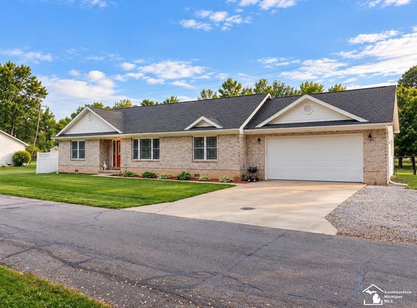 3472 Lakeshore Drive, Monroe, MI 48162