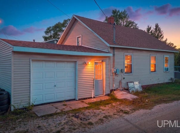 2011 N 16th Avenue, Escanaba, MI 49829