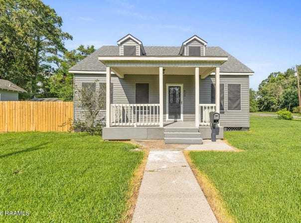 825 N Ave H, Crowley, LA 70526